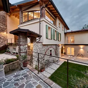 Corte Torchio , Roe Italia